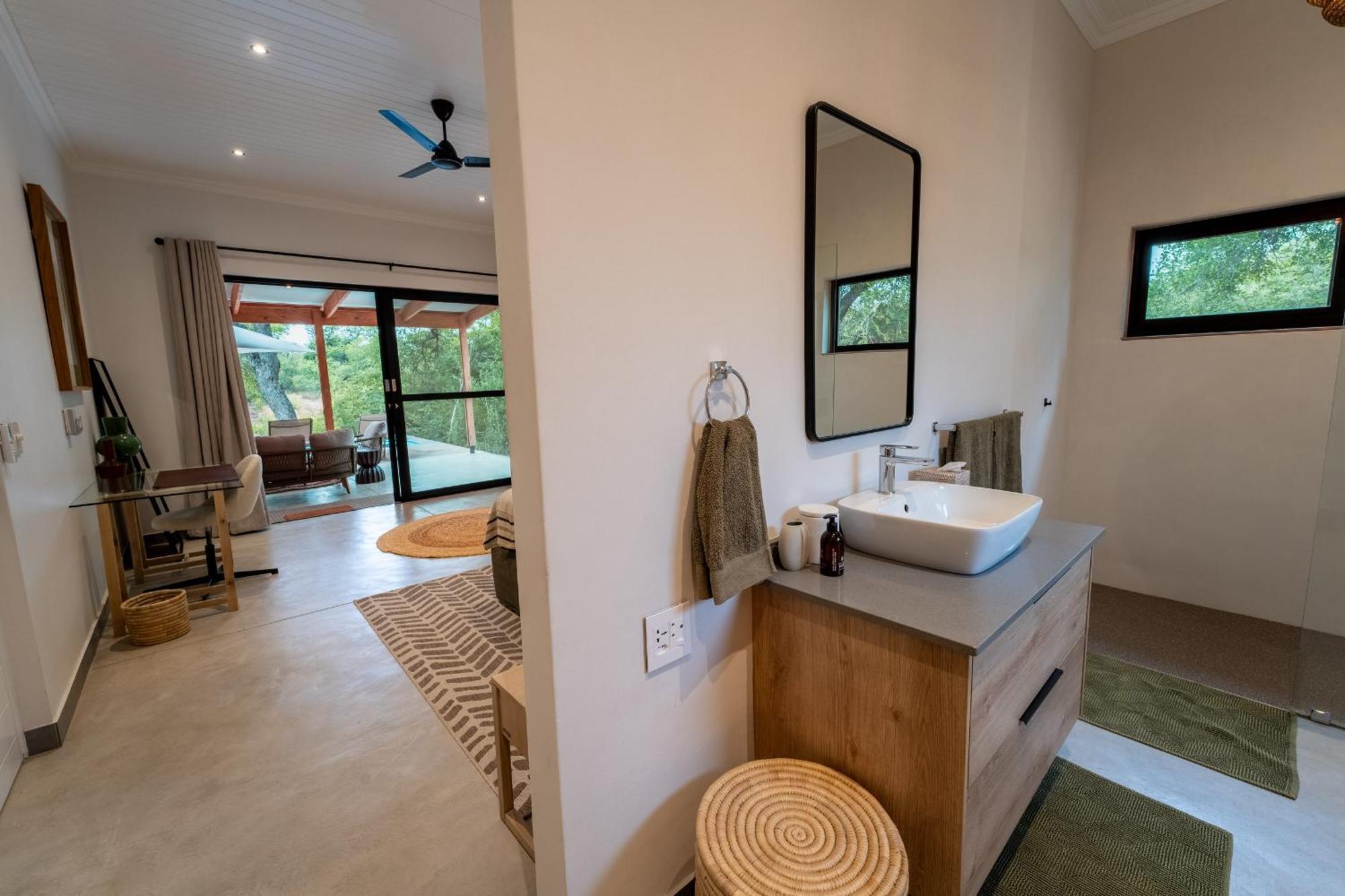 Nomads Den Private Villa With Heated Pool On Hoedspruit Wildlife Estate Riverbed Exterior foto