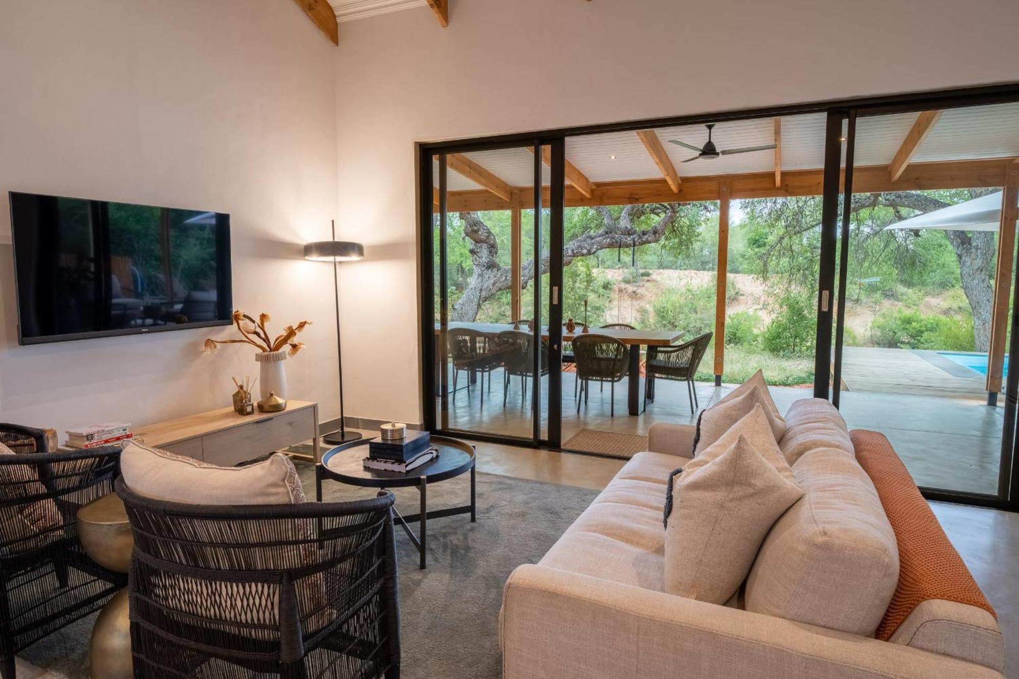 Nomads Den Private Villa With Heated Pool On Hoedspruit Wildlife Estate Riverbed Exterior foto