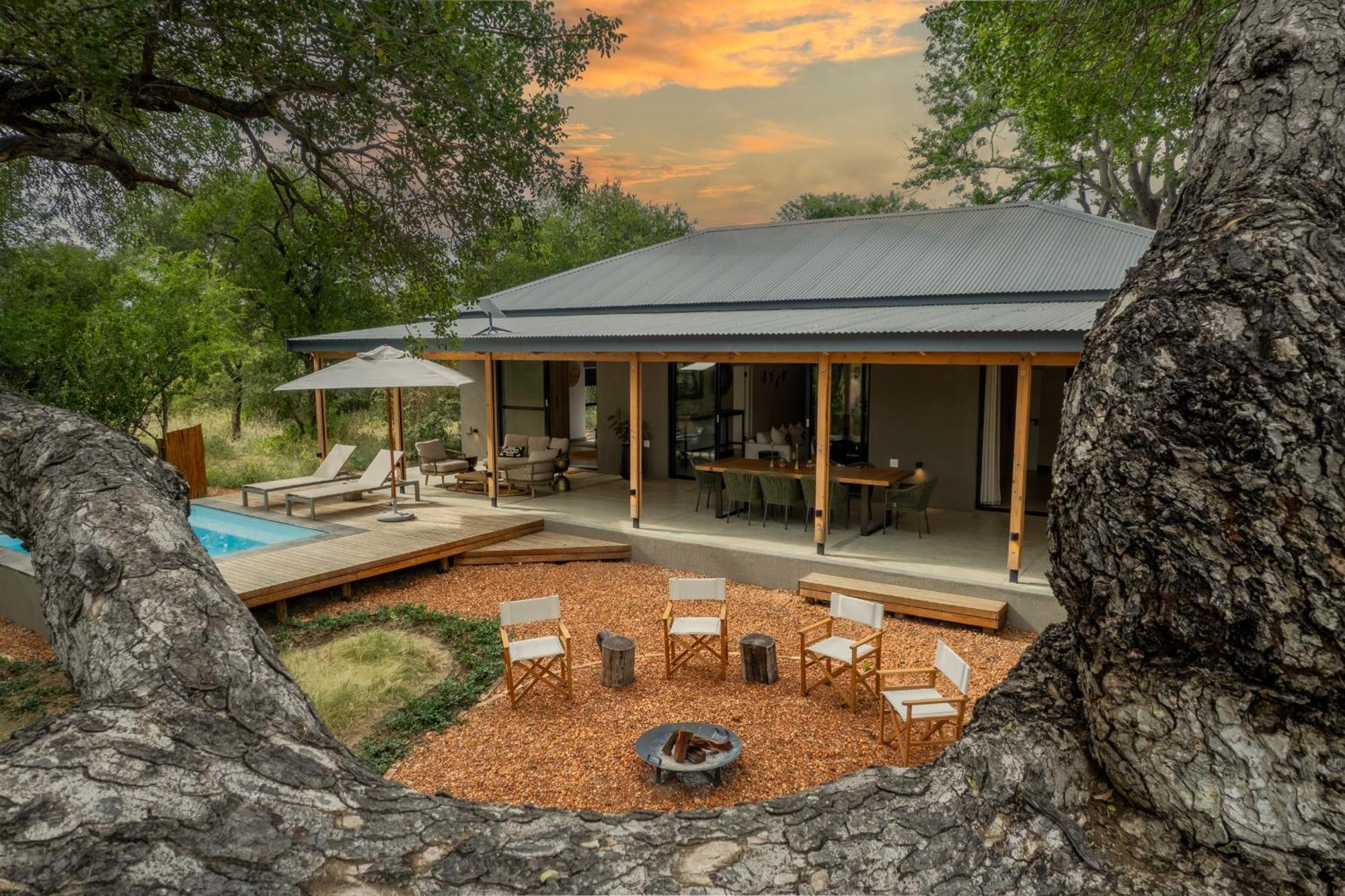 Nomads Den Private Villa With Heated Pool On Hoedspruit Wildlife Estate Riverbed Habitación foto